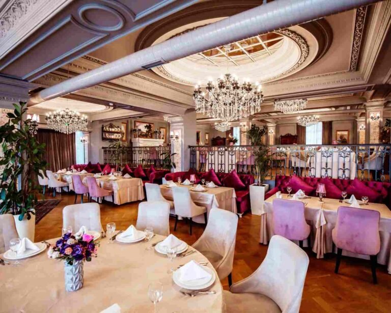 Red Carpet Banquets in Pandav Nagar